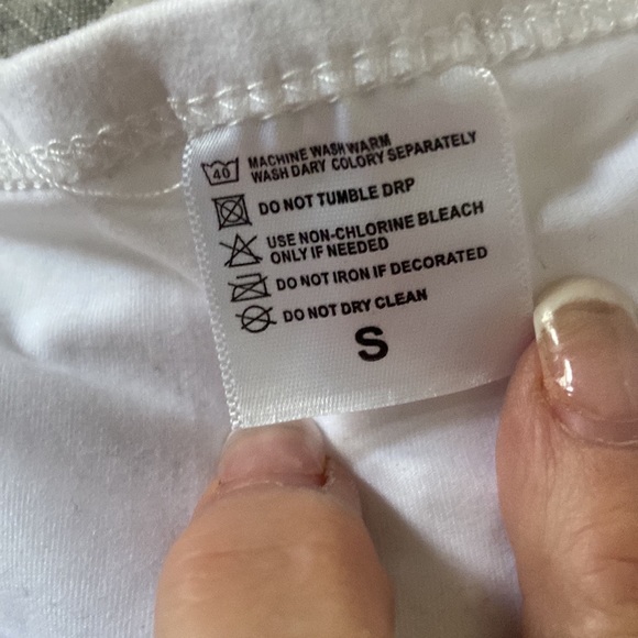 🎭STRANGER THINGS GRAFFIC TEES 🎭 - Picture 4 of 7